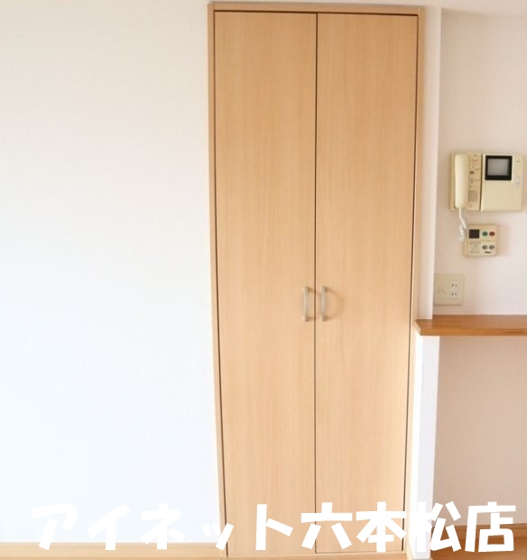 その他　こちらにも収納ございます。