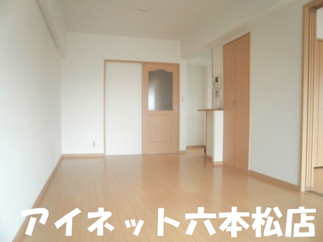 居室・リビング　広々としていいですね。