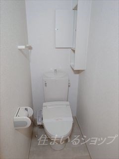 トイレ　シャワートイレ・収納あり