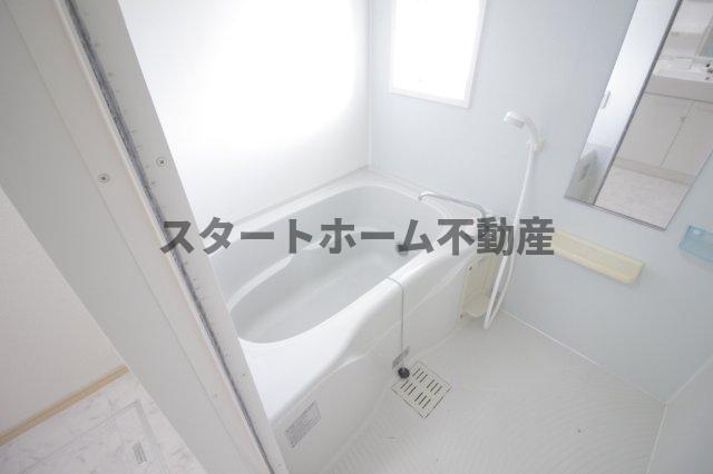 バス・シャワールーム　落ち着いた空間のお風呂です