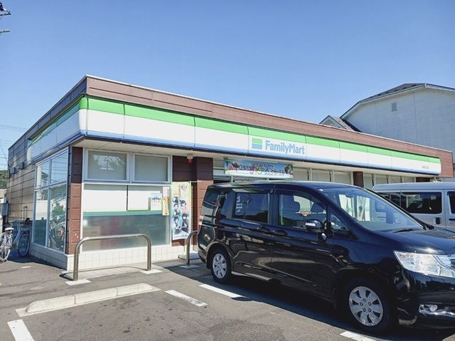 コンビニ　ファミリーマート栗生４丁目店（コンビニ）まで800m