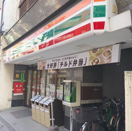 コンビニ　セブンイレブン港区麻布十番2丁目店（コンビニ）まで112m