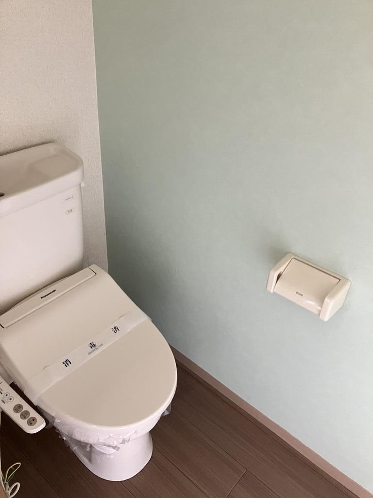 トイレ　アクセントクロスでおしゃれ♪ウォシュレット付き♪