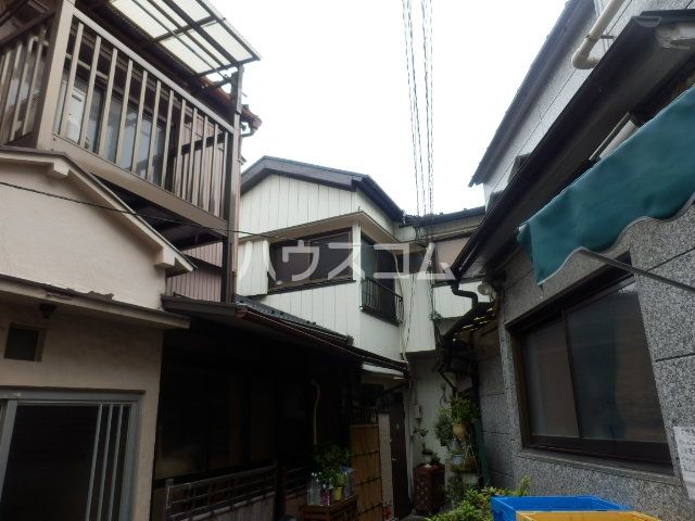 江戸川区松島のアパートの建物外観