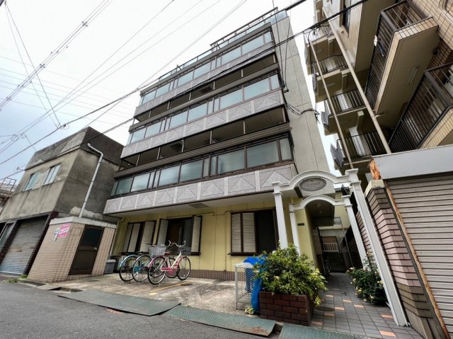 大阪市東淀川区大隅のマンションの建物外観