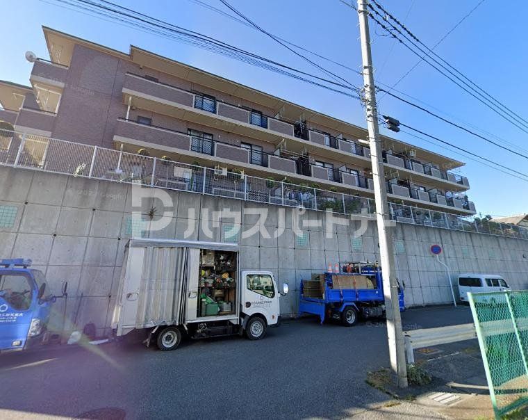 柏市東中新宿のマンションの建物外観