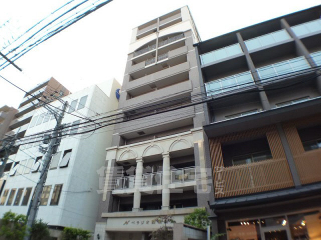 京都市下京区扇酒屋町のマンションの建物外観