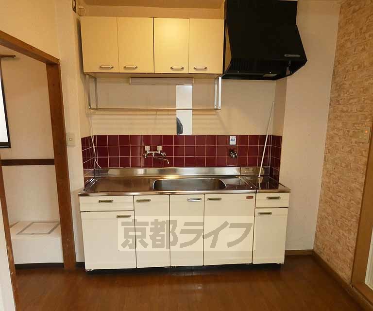 【京都市東山区小松町のマンションのキッチン】