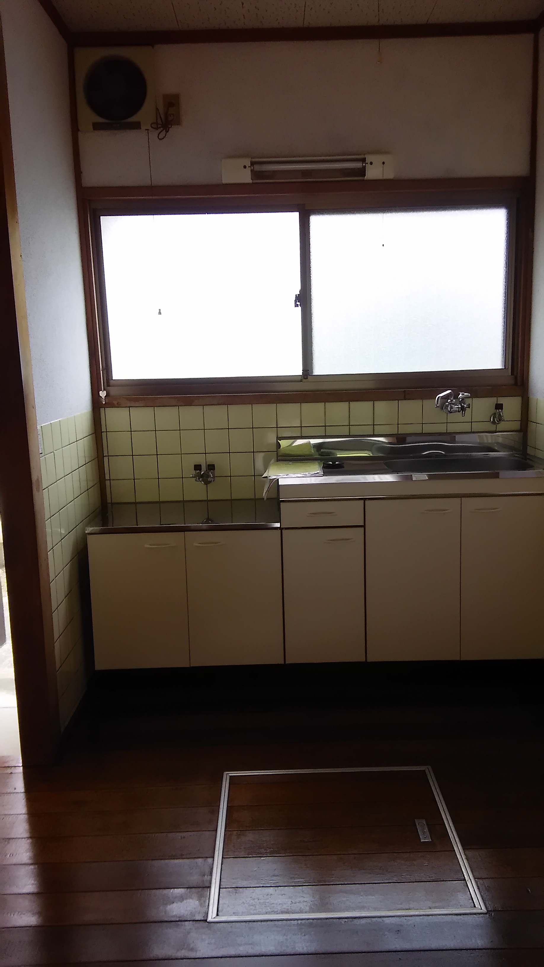 東広島市 2階建 築38年のキッチン写真