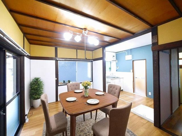 居室・リビング　CGで家具等を配置したもので家具等は含まれません