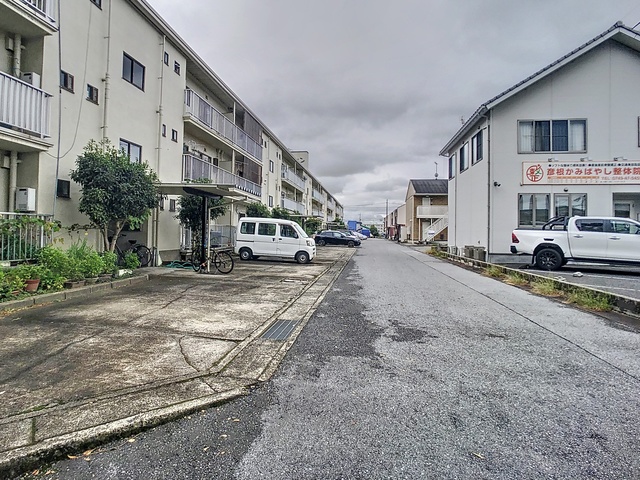 【彦根市戸賀町のマンションの駐車場】