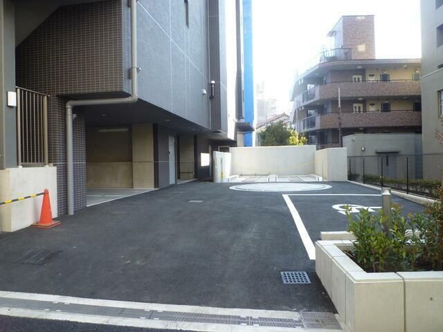 【渋谷区神山町のマンションの駐車場】