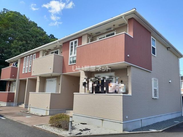 松阪市甚目町のアパートの建物外観