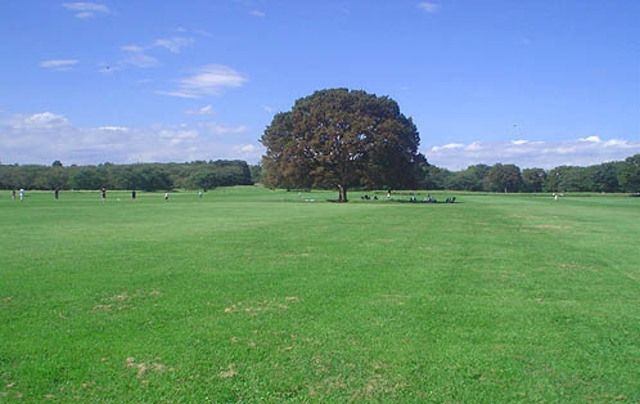 【レオパレスファンタジスタの公園】