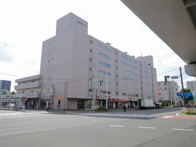 札幌市北区北三十三条西のマンションの建物外観