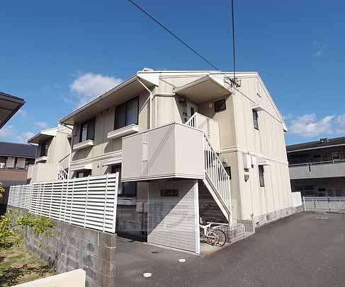 長岡京市粟生のアパートの建物外観