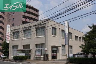 銀行　中国銀行津高支店（銀行）まで1049m