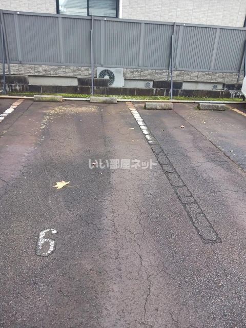 【新発田市舟入町のアパートの駐車場】