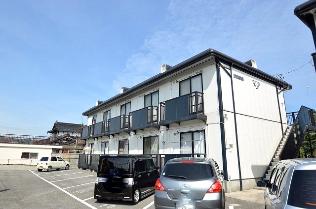 東広島市八本松飯田のアパートの建物外観