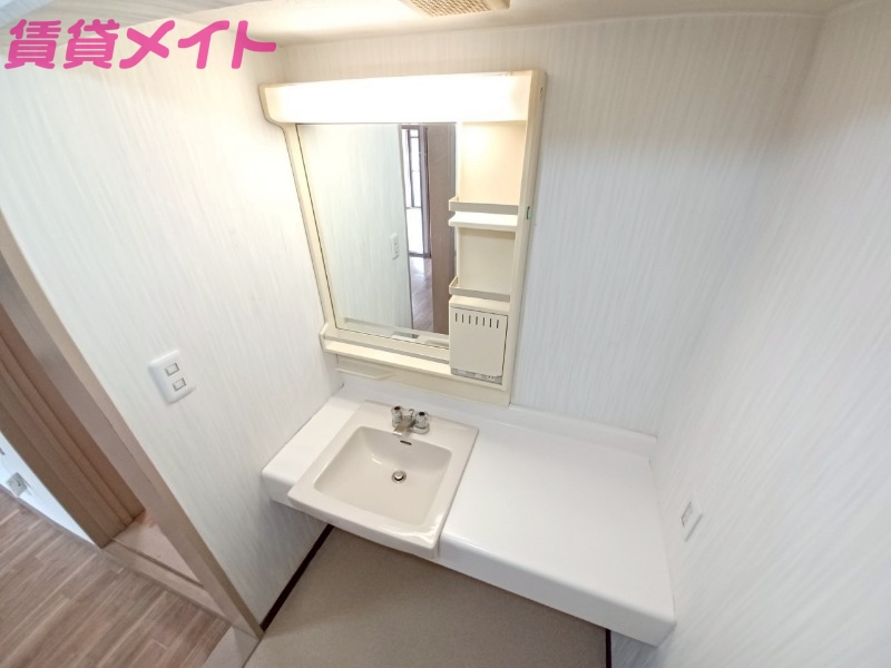 洗面設備　独立洗面台です