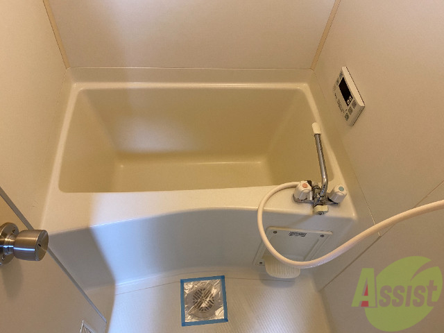 バス・シャワールーム　浴室は、この位のサイズ感。ゆったり浸かりましょう。