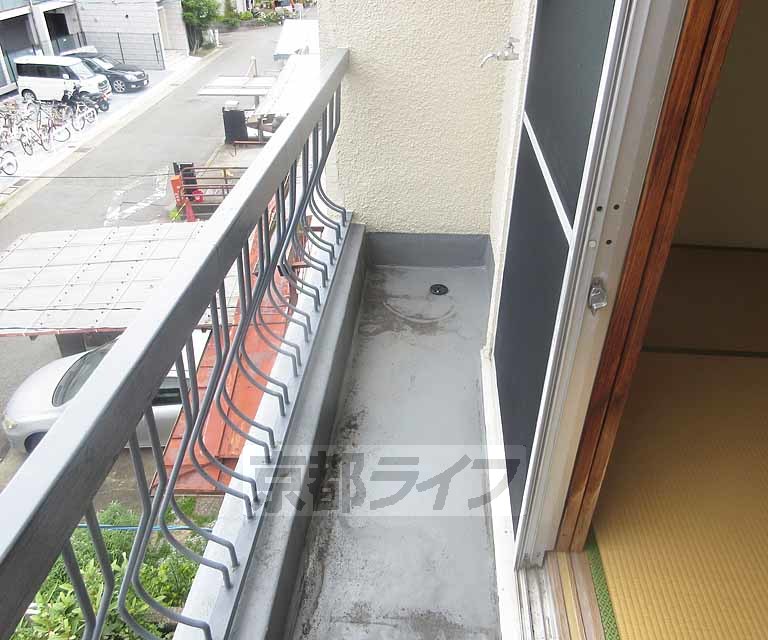 バルコニー　広いバルコニースペースです