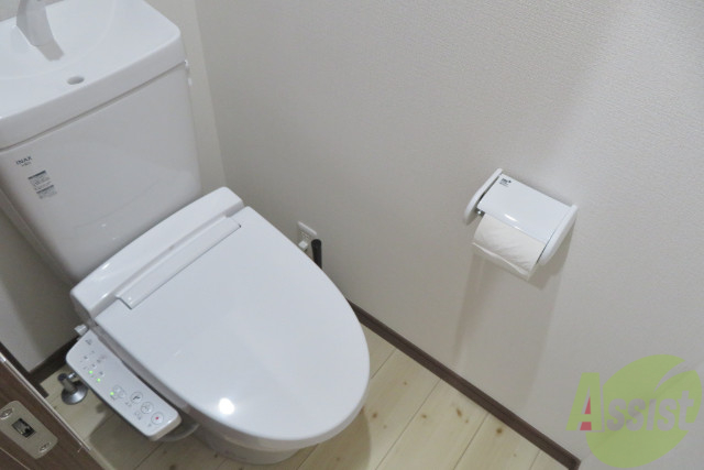 トイレ　温水洗浄便座付きで一年中快適でいいですね。