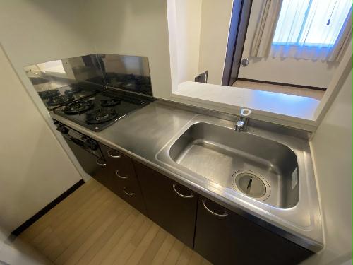 キッチン　設備・仕様は号室により異なる為、現況を優先致します