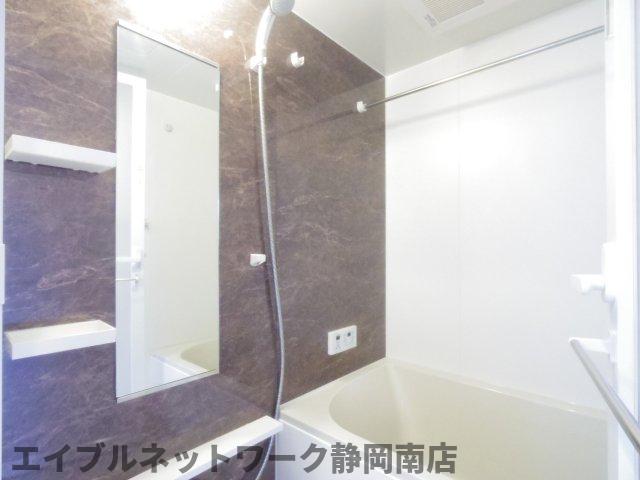 バス・シャワールーム　お風呂で日々の疲れを落としましょう