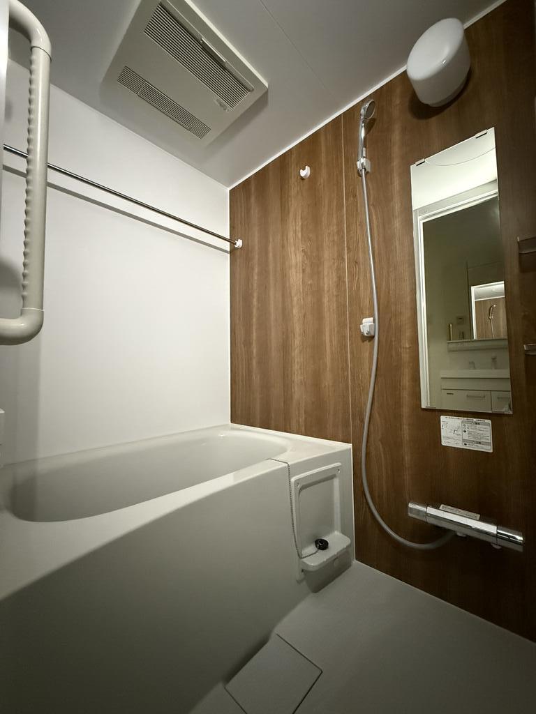 バス・シャワールーム　工事完了前の内装状況を撮影した写真です