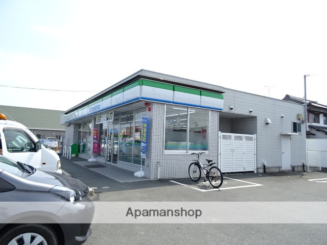 コンビニ　ファミリーマート（コンビニ）まで536m