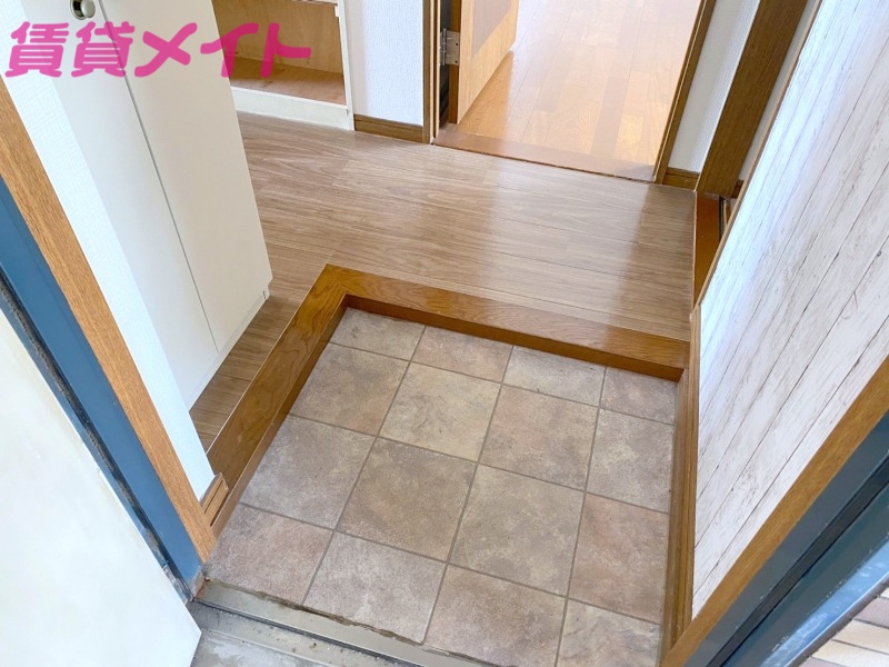 玄関　同型反転参考写真です。