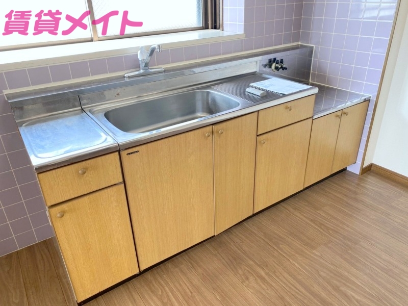 キッチン　同型反転参考写真です。