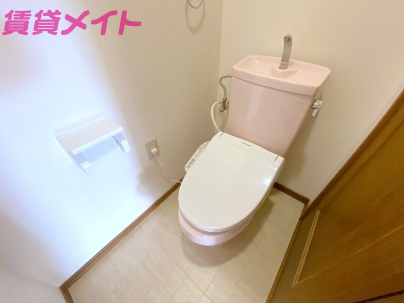 トイレ　同型反転参考写真です。