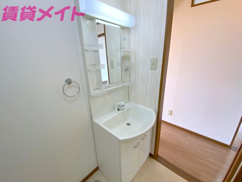 洗面設備　同型反転参考写真です。