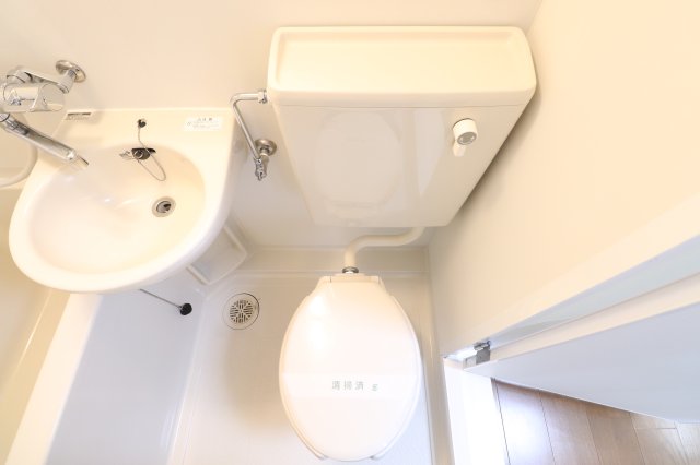 トイレ　同間取り別部屋の参考写真です。