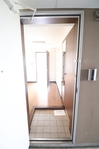 玄関　同間取り別部屋の参考写真です。