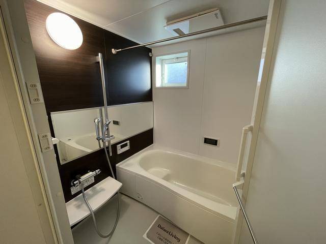 バス・シャワールーム　清潔感のある浴室です。