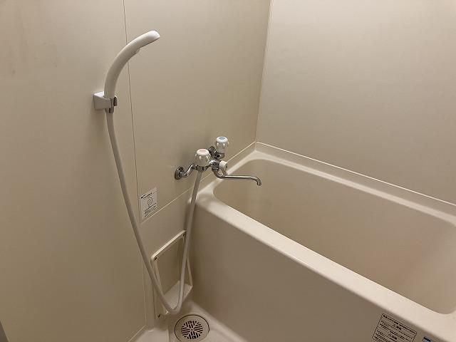 バス・シャワールーム　落ち着いた空間のお風呂です