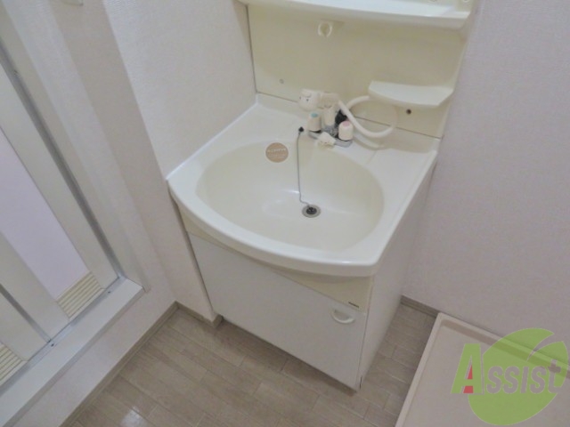 洗面設備　独立洗面台です。毎朝ここから１日が始まります。
