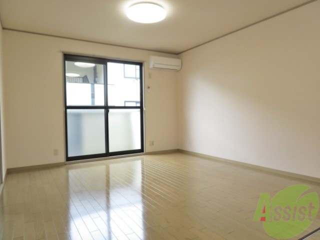 居室・リビング　広々としたＬＤＫ。明るいリビングとなっております。