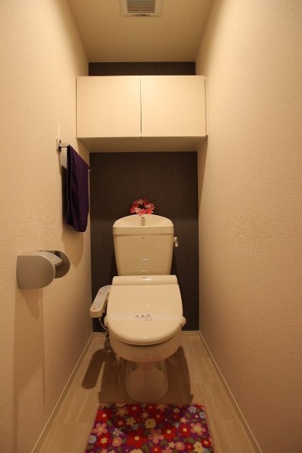トイレ　同物件別号室の写真です。