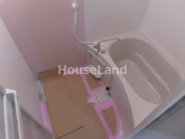 バス・シャワールーム　コンパクトで使いやすいお風呂です