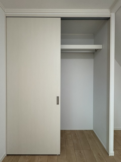 収納　広めのクローゼットでたくさん荷物があっても収納できます☆