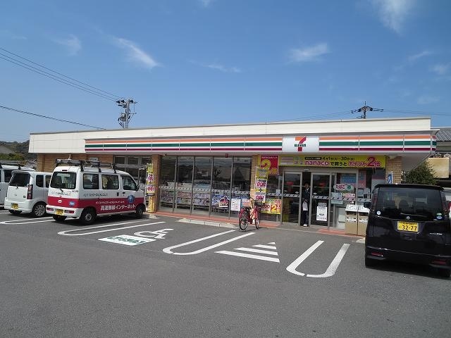 コンビニ　セブンイレブン（コンビニ）まで550m