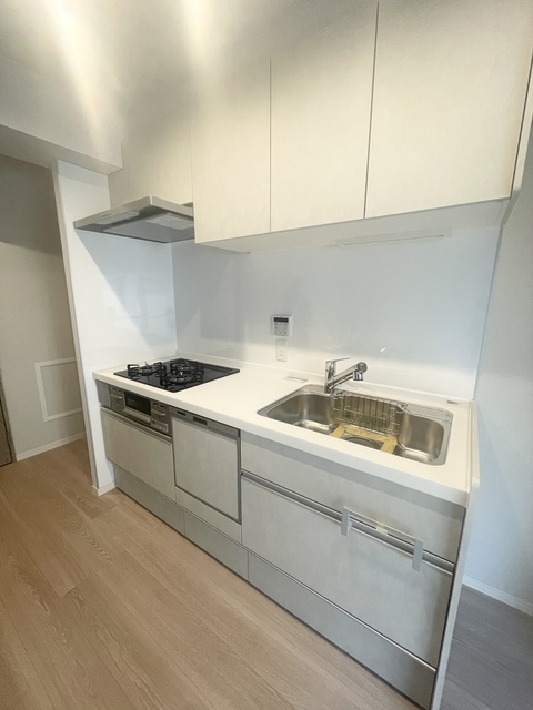 キッチン　ガスコンロ３口・グリル付