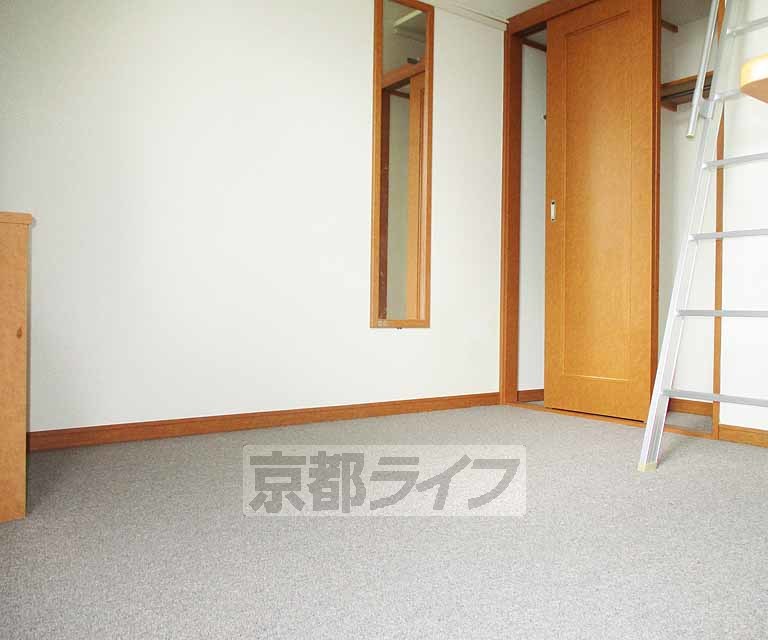 居室・リビング　家電・家具付きの部屋です。