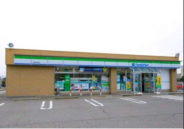 コンビニ　ファミリーマート（コンビニ）まで1200m