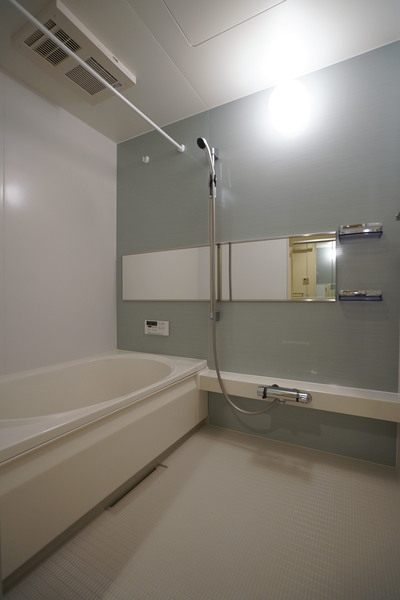 バス・シャワールーム　同じ建物の別の部屋