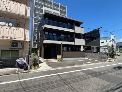 建物外観　落ち着いた雰囲気の外観です